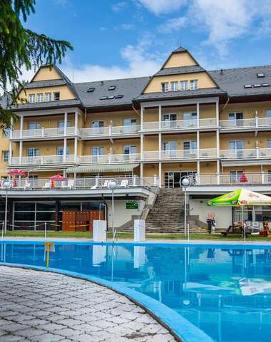 Grand Hotel Strand**** leží priamo v centre Kúpeľov Vyšné Ružbachy