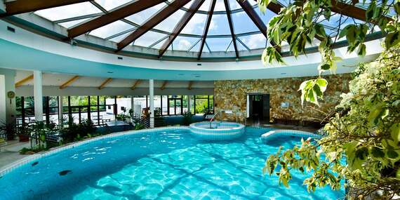 Výhodné ubytovanie v Hoteli FLÓRA retro v Dudinciach so stravou, bazénom aj morským kúpeľom/Dudince