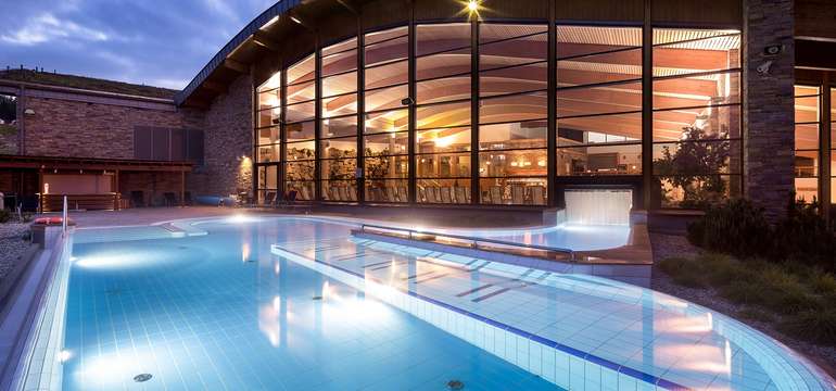 Známy aquapark Terma Bania leží len 7 km od horského hotela Rysy