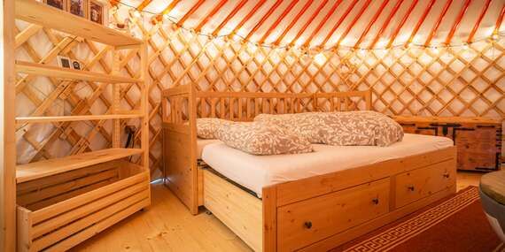Netradičné ubytovanie v originálnej mongolskej jurte pod Kriváňom so saunou a raňajkami/Vavrišovo