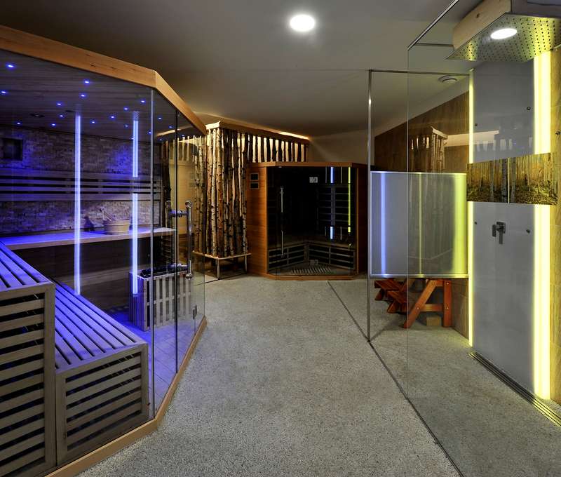 Vo wellness centre nájdete fínsku saunu, infrasaunu a relaxačnú miestnosť "Brezový háj"