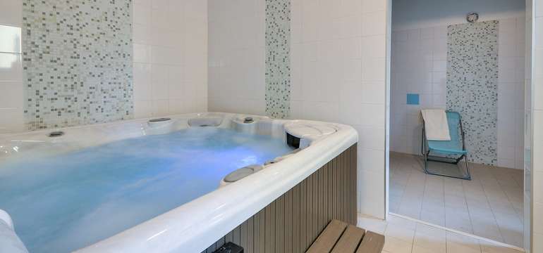 Neobmedzený vstup do wellness (fínska, parná sauna, vírivka)