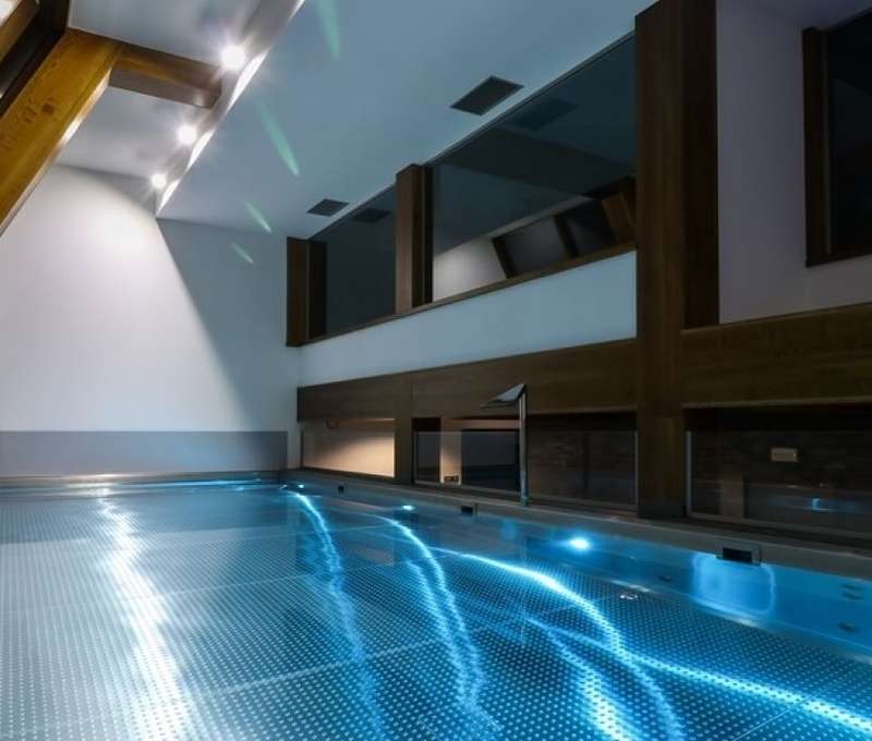 Ralaxačný vnútorný bazén v súkromnom wellness centre hotela Bystra***