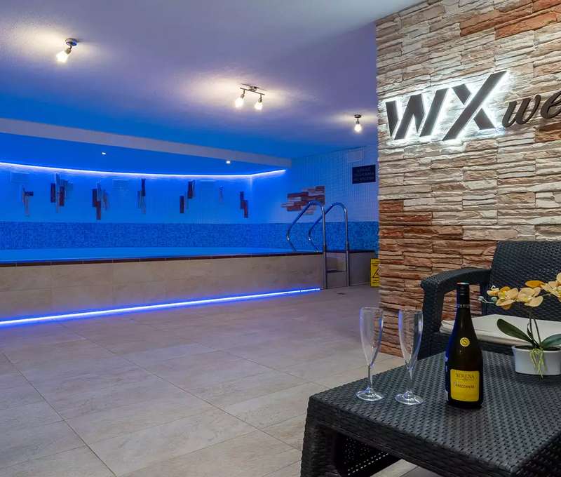 Privátny vstup do wellness s proseccom vo WX Hoteli