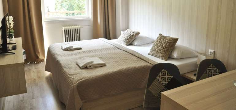 Hotel Garni poskytuje cenovo prístupné ubytovanie v apartmánoch a izbách