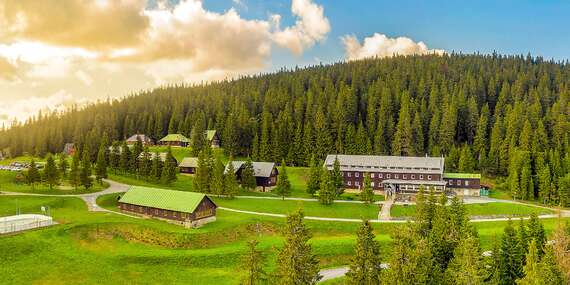 Krásne moderné chatky Hotela Granit Smrekovica*** v srdci Veľkej Fatry s wellness a polpenziou/Ružomberok