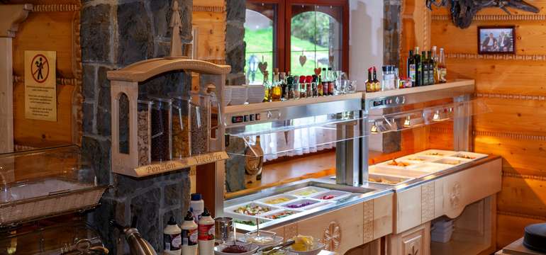 Restaurace v penzionu Viktória***