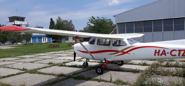 Tandemový zoskok z lietadla (Cessna 182P)