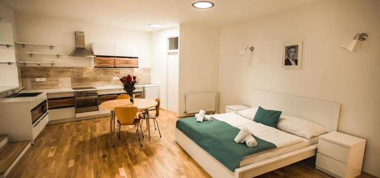 Štýlový Film Hotel v centre Bratislavy s raňajkami
