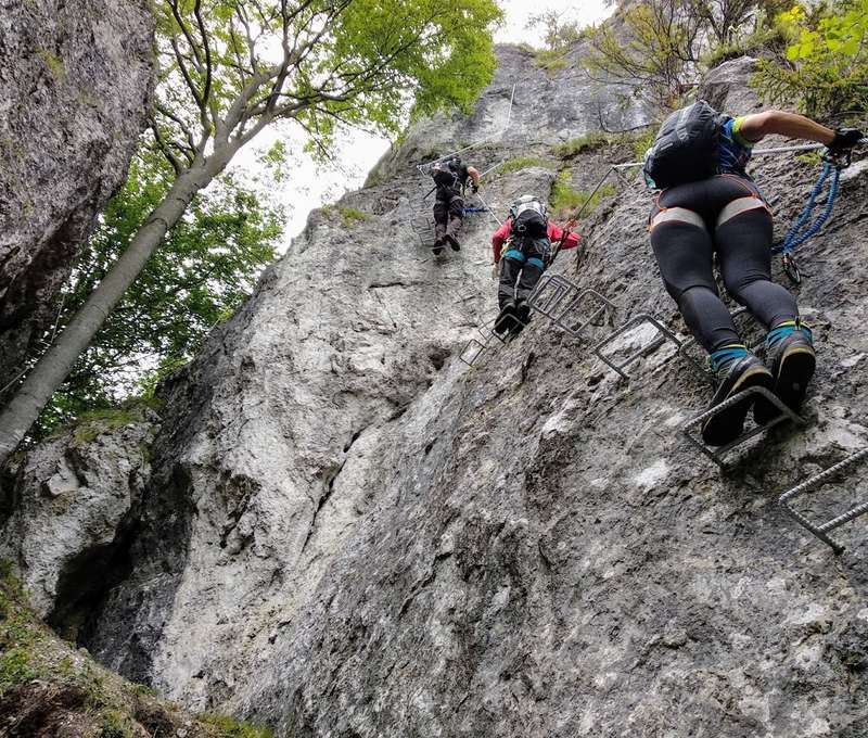 Potrebná je primeraná fyzická kondícia, turistická obuv a oblečenie