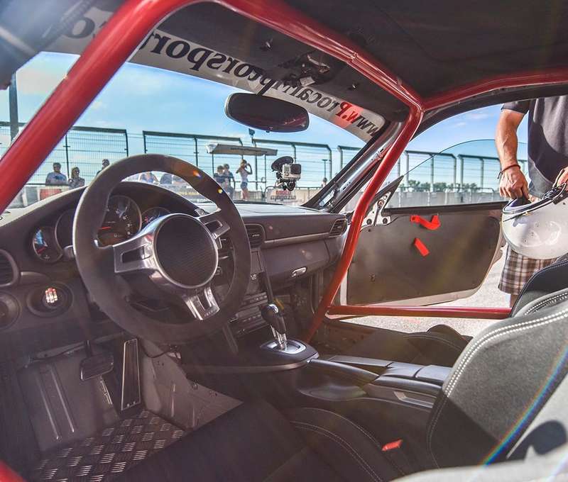 Adrenalínová jazda na pretekárskych autách