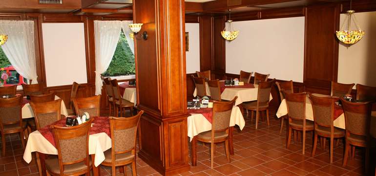 Hotel Elenka*** Vám ponúka celodenné stravovanie v luxusne vybavenej hotelovej reštaurácii