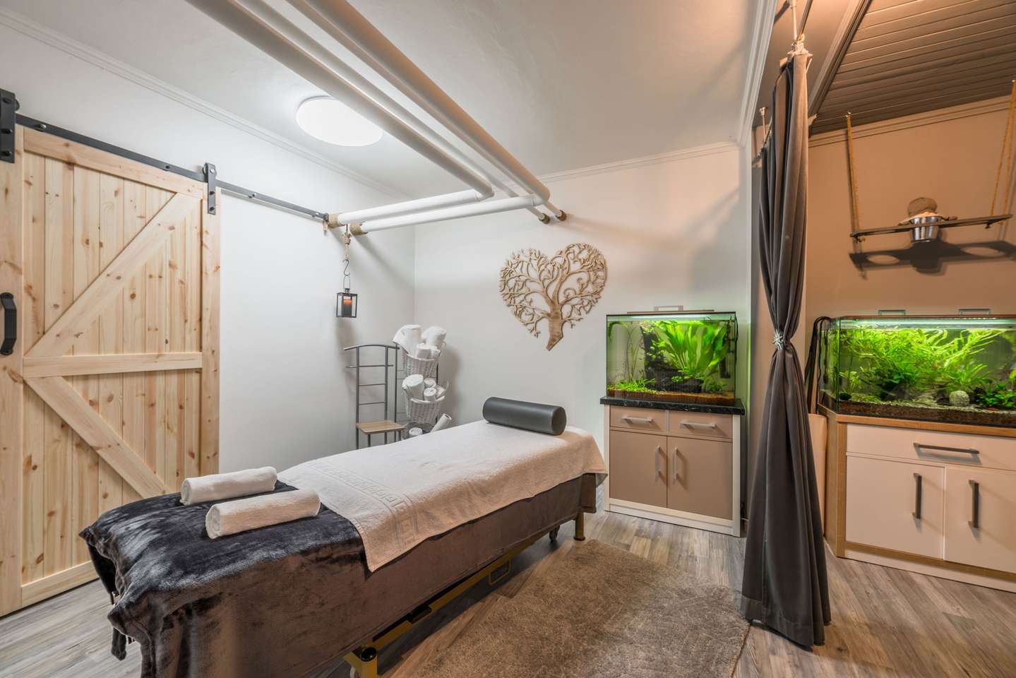 Terapeutické masáže Shiatsu ambulantným fyzioterapeutom - dotyková terapia na stimuláciu životnej energie