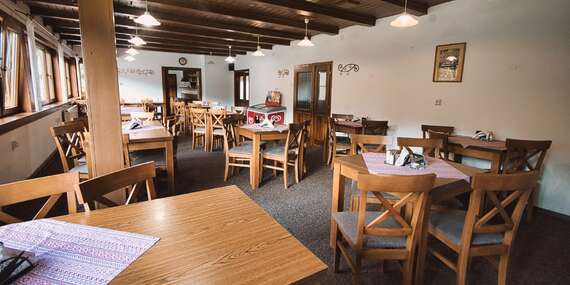 Pravá turistická chata Zverovka na úpätí Roháčov v blízkosti aquaparkov/Orava - Zuberec