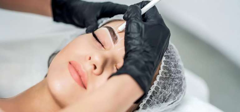 Dokonalé obočie vďaka Microblading phibrows