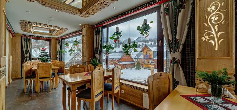 Restaurace se zimní zahradou a letní terasou