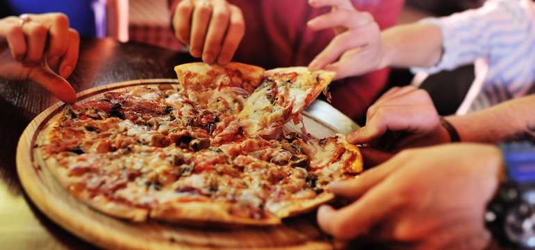 Akákoľvek pizza 1+1 zadarmo alebo MINI sladké a slané pečivo so sebou v ŠancElizé na Šancovej