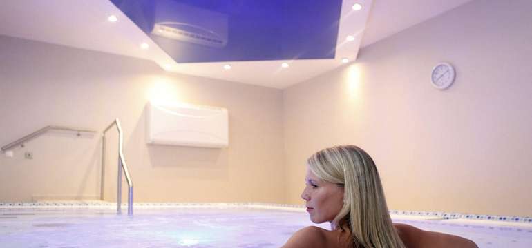 K službám hotela Máj*** patria aj vírivka či perlička, sauna, zábaly a rôzne ďalšie procedúry