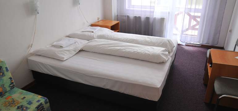 Hotel Jazero ponúka jednoduché a praktické ubytovanie