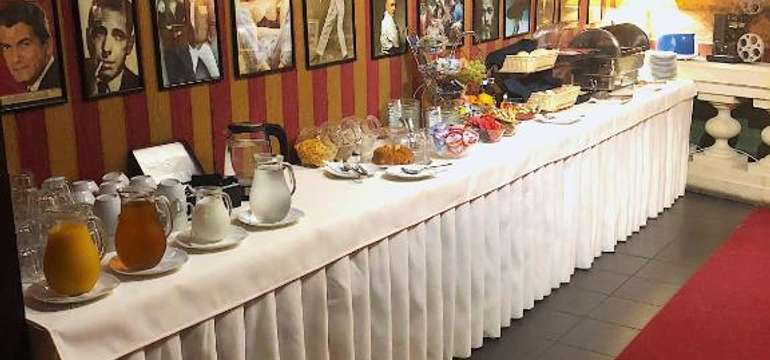 Štýlový Film Hotel v centre Bratislavy s raňajkami