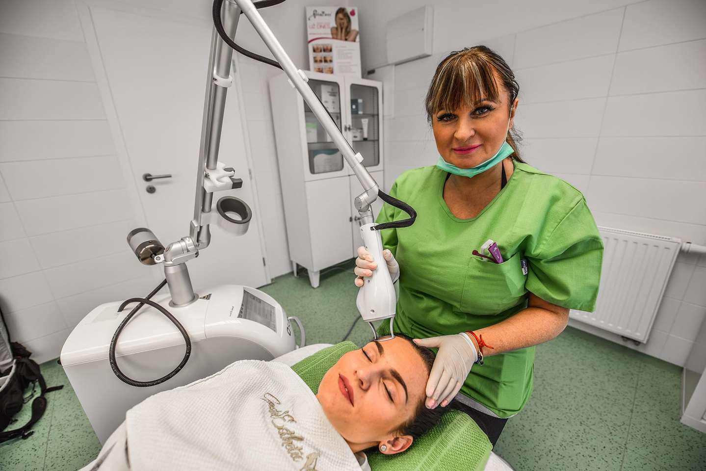 Frakčný resurfacing CO2 - účinné omladenie pokožky v medicínskom centre Crystal Esthetic Clinic