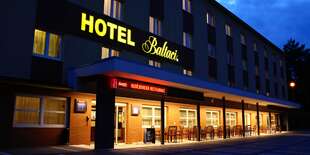 Hotel sa nachádza na ľavom brehu rieky Dřevnice