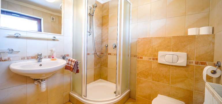 Kúpeľňa apartmánu v penzióne Troika