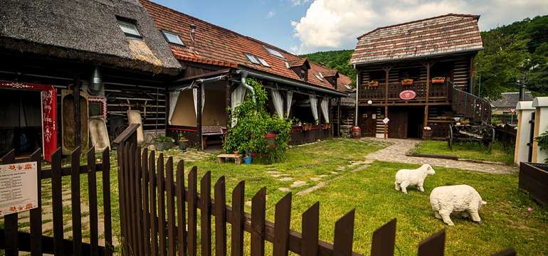 Rozprávkový penzión Starý Hostinec sa nachádza v pokojnej lokalite