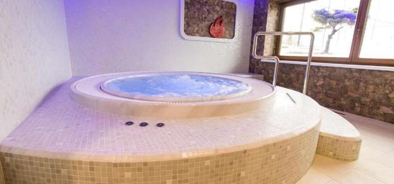 Relax vo wellness s vírivkou a saunami