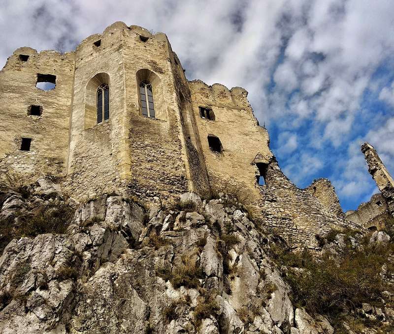 Legendami opradený hrad Beckov na Považí (autor fotografie: Petr Hejna st.)