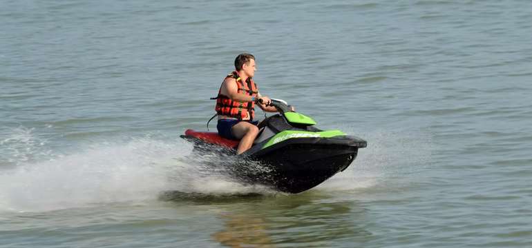 Vodný skúter