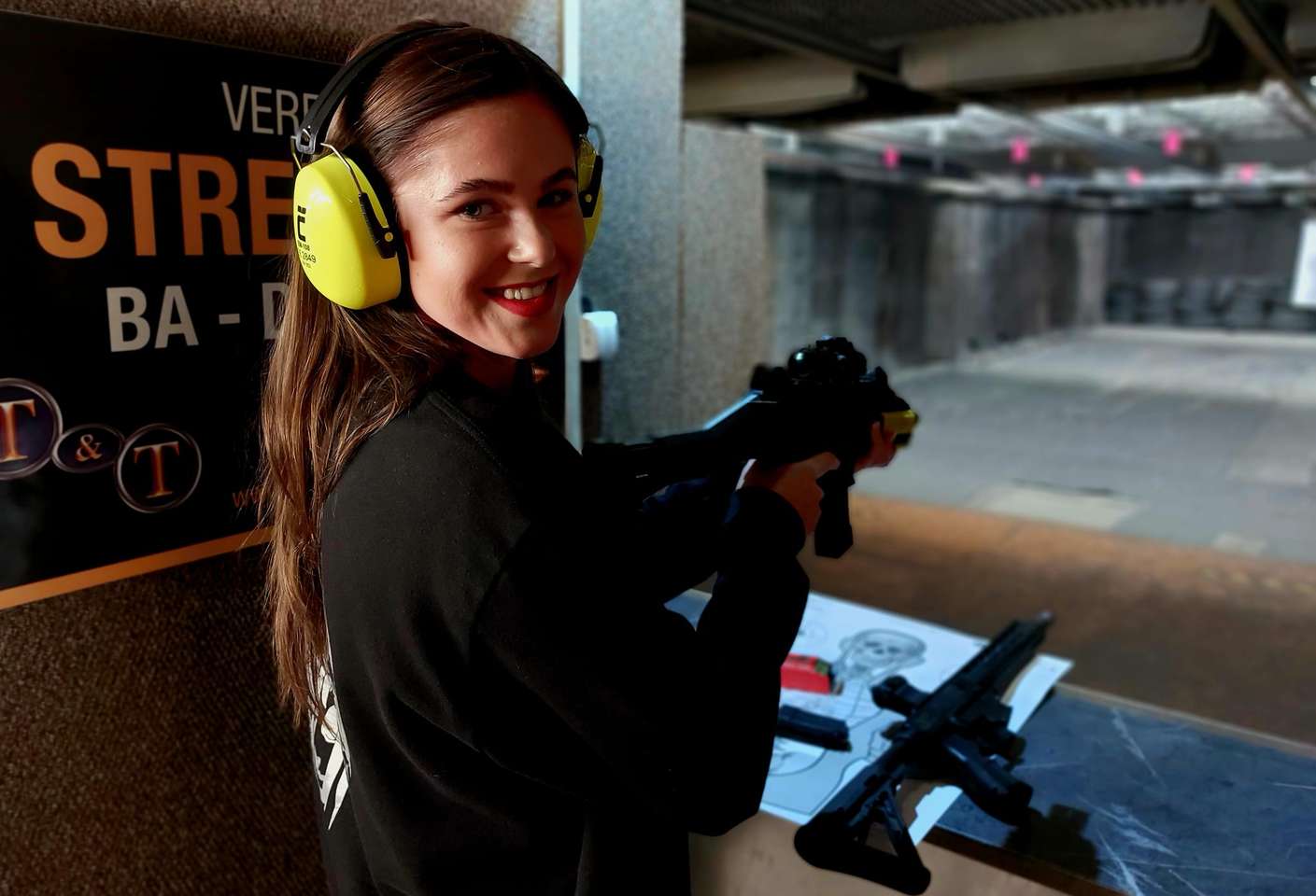 Ostrá streľba z guľových zbraní podľa výberu - Pištoľ Glock 44, samopal Thompson, Revolver Ruger...