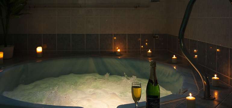 V hotelu si lze užít relax i ve vířivce