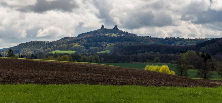 Hotel ja zasazen v krasné krajině Českého ráje pod hradem Trosky
