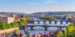 Karlov most s 30 sochami a súsošiami patrí medzi najnavštevovanejšie pražské pamiatky