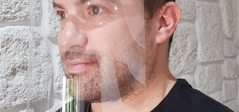 Ochranný štít s vymeniteľnou prednou časťou - otvárateľný model