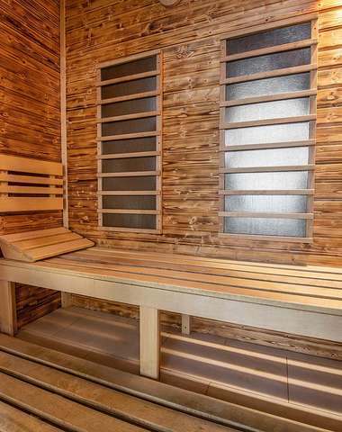 Jacuzzi, finská sauna, parní sauna, infrasauna, ochlazovací bazén, masážní sprcha, relaxační zóna