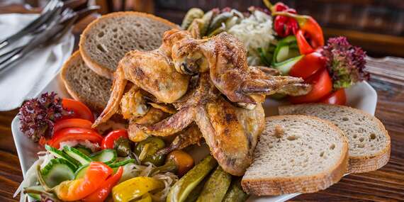 Kilo grilovaných rebierok alebo krídeliek pri Draždiaku/Bratislava – Petržalka