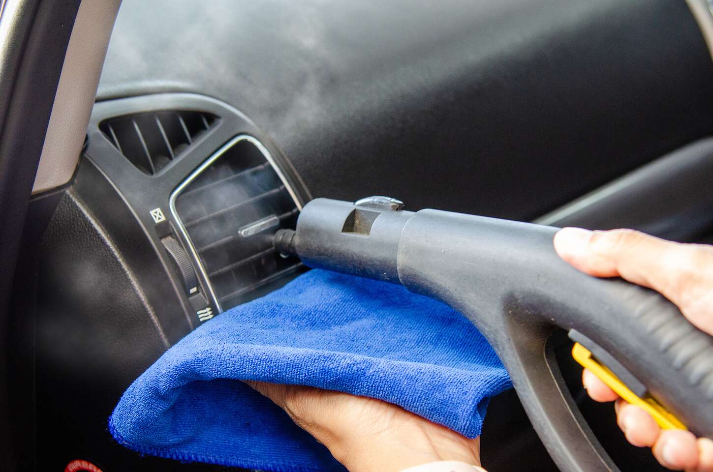 Servis a plnenie klimatizácie, dezinfekcia interiéru vozidla – ozón, ktorý zničí až 99 % vírusov a baktérií