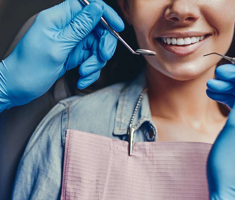 Dentálna hygiena s pieskovaním alebo implantologická konzultácia + CT vyšetrenie