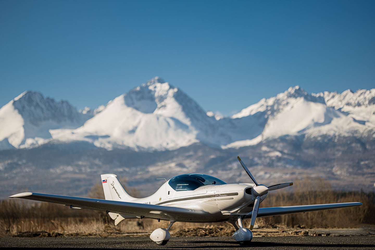 Zážitkový let ponad Tatry s možnosťou pilotovania športového lietadla WT-9 Dynamic pre 1 osobu
