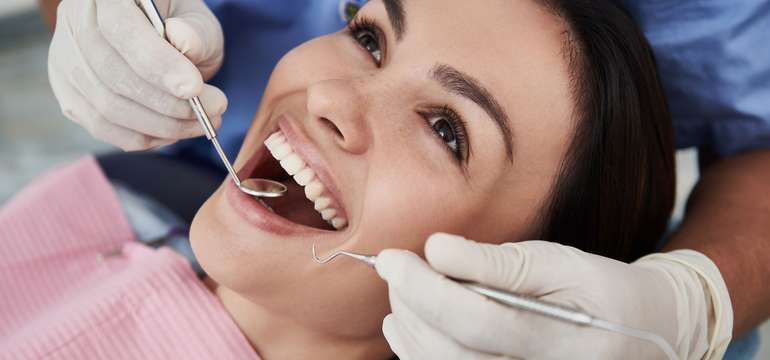 Dentálna hygiena s pieskovaním alebo implantologická konzultácia + CT vyšetrenie