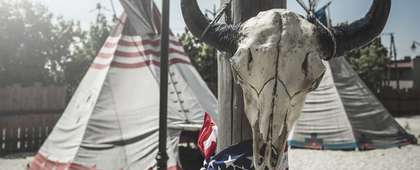 Poľské ceny,  americká zábava: navštívte Westernové mestečko Twinpigs