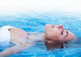 Floating: Relaxačná metóda s množstvom benefitov pre telo aj myseľ