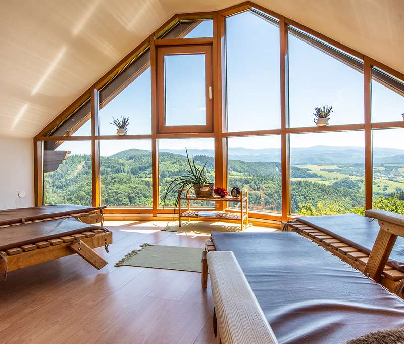 Nádherný výhľad na Nízke Tatry sa vám naskytne z oddychovej zóny