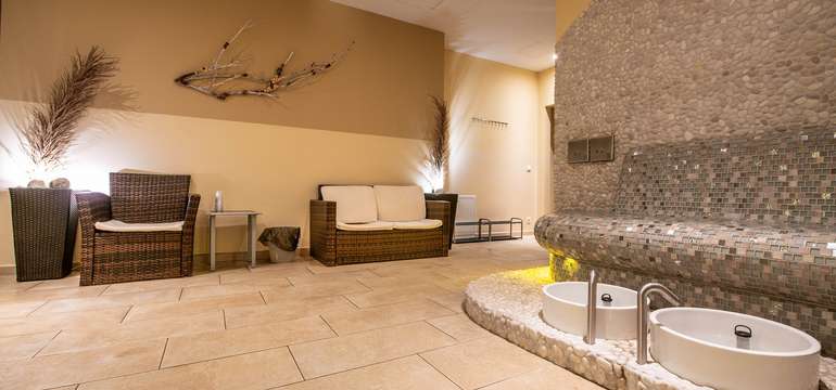Vo wellness nechýbajú oddychové a relaxačné miestnosti s vyhrievanými sedadlami