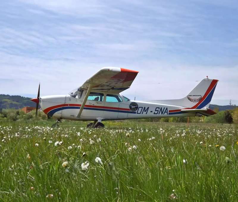 CESSNA C172 predstavuje štvormiestny jednomotorový hornoplošník