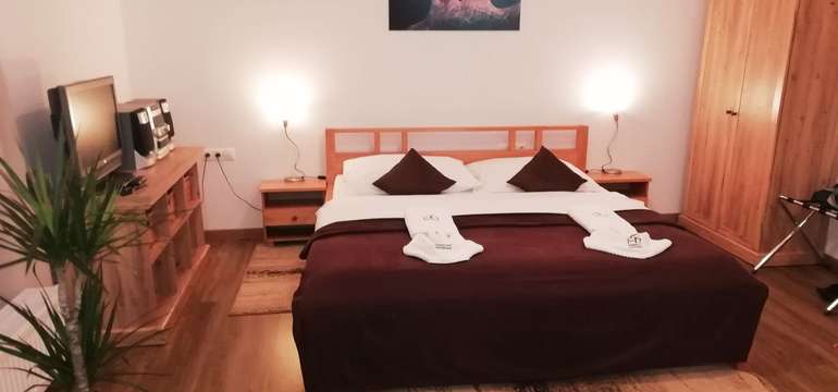 Apartmán č. B 101 o rozlohe 42,53 m2 je situovaný na vyvýšenom prízemí apartmánového domu Hrebienok 