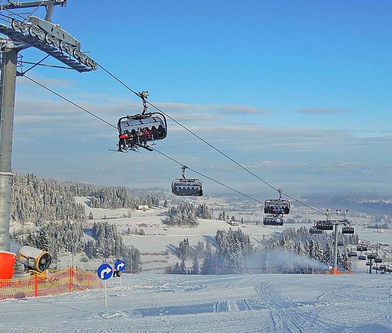 V stredisku Rusink-Ski premávajú 6- a 4-sedačková lanovka, dva vleky aj detský pás