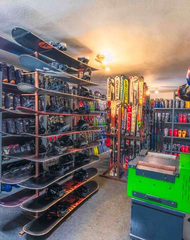 Požičovňa lyží, snowboardov a vybavenia